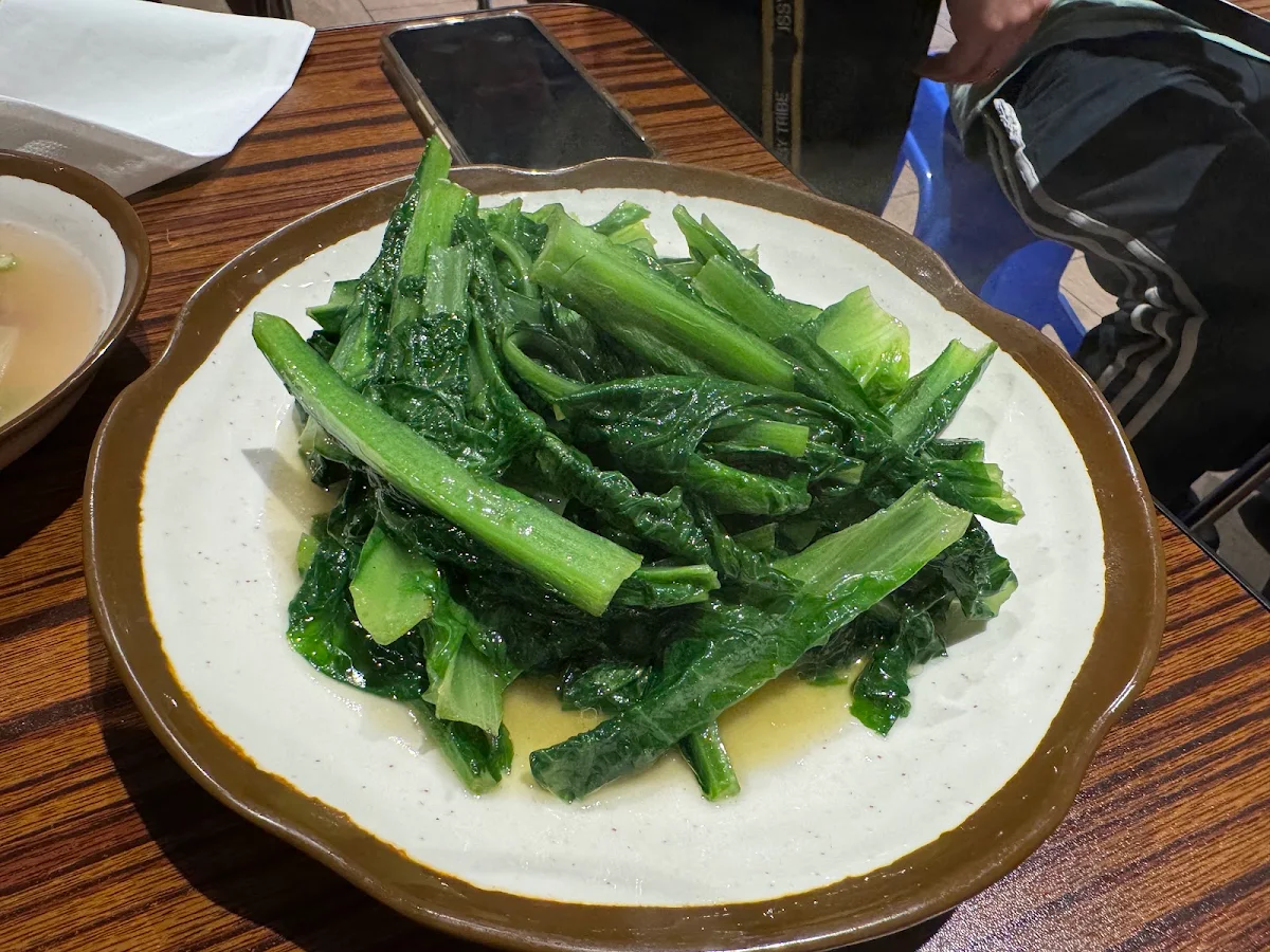Stirfried Fresh Snow Pea Leaves 爆炒豆苗